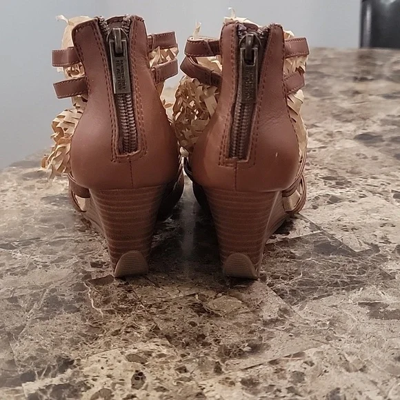 KENNETH Cole Reaction Woman's Leather Wedge Sandal 7M - Picture 3 of 10